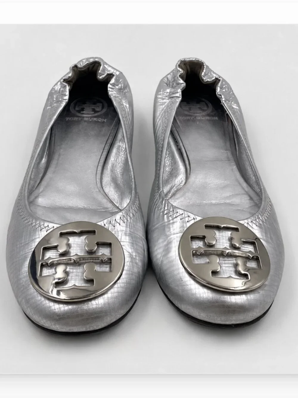 Tory Burch Silver Leather Reva Ballet Flats Medallion Shoes Size 8.5 M Authentic